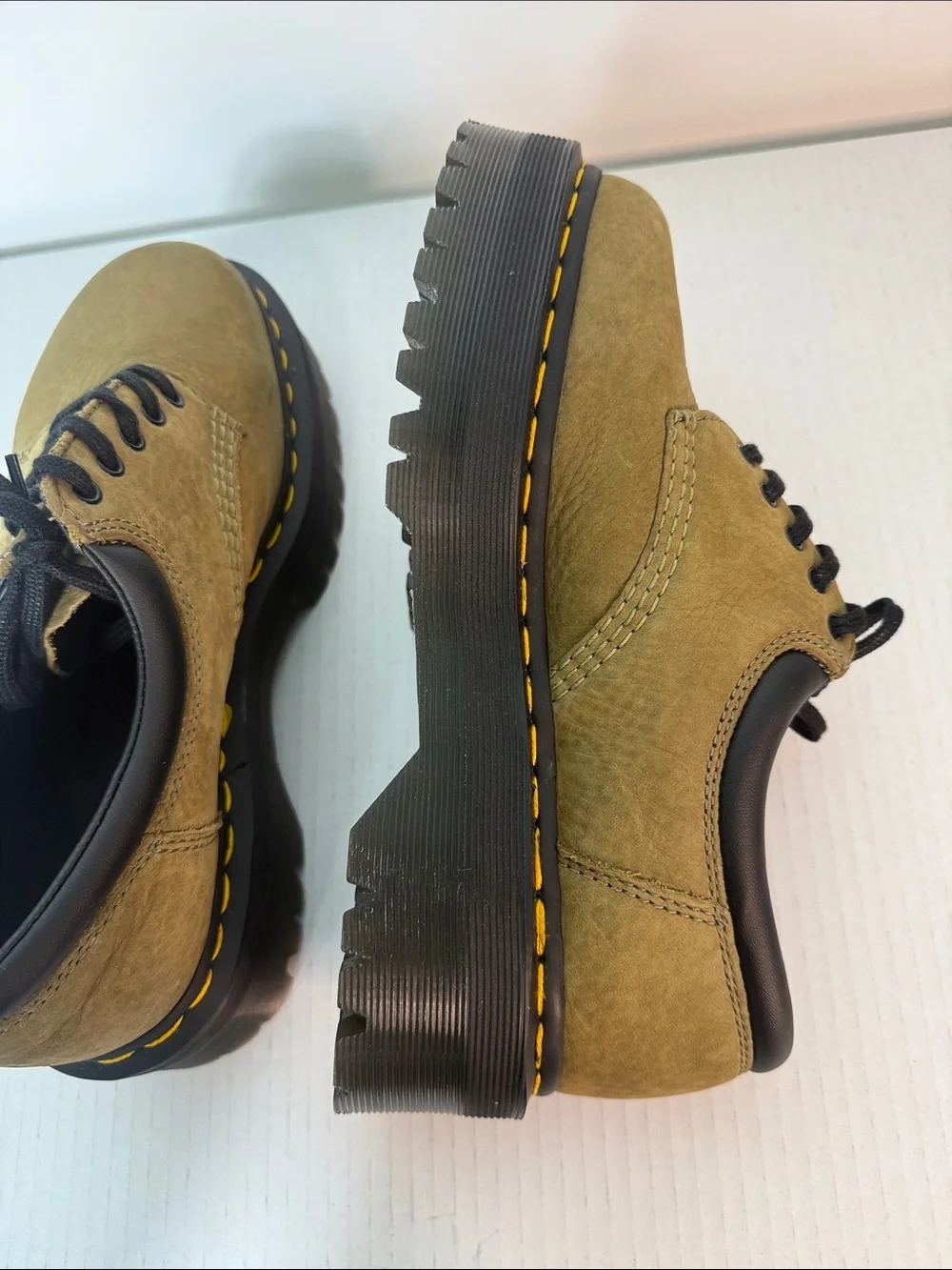 Dr. Martens 8053 Tumbled Nubuck Leather Platform Shoes size 8 NWOT